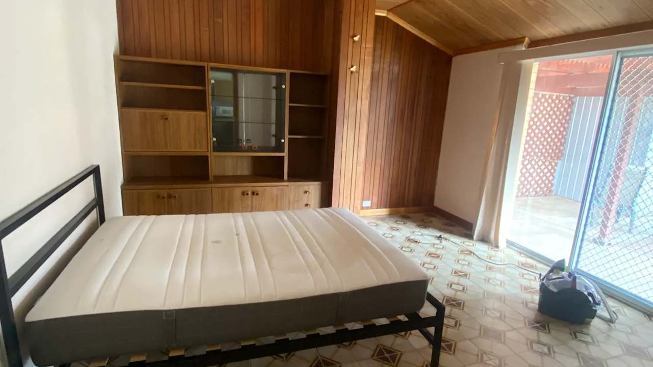 Room in a share house