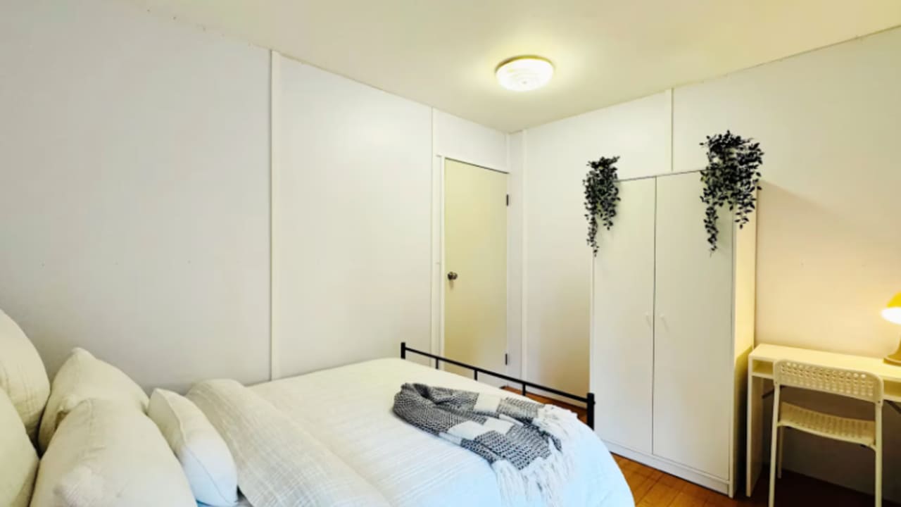 Furnished room in a share house