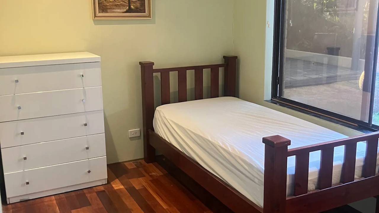 Room in a share house