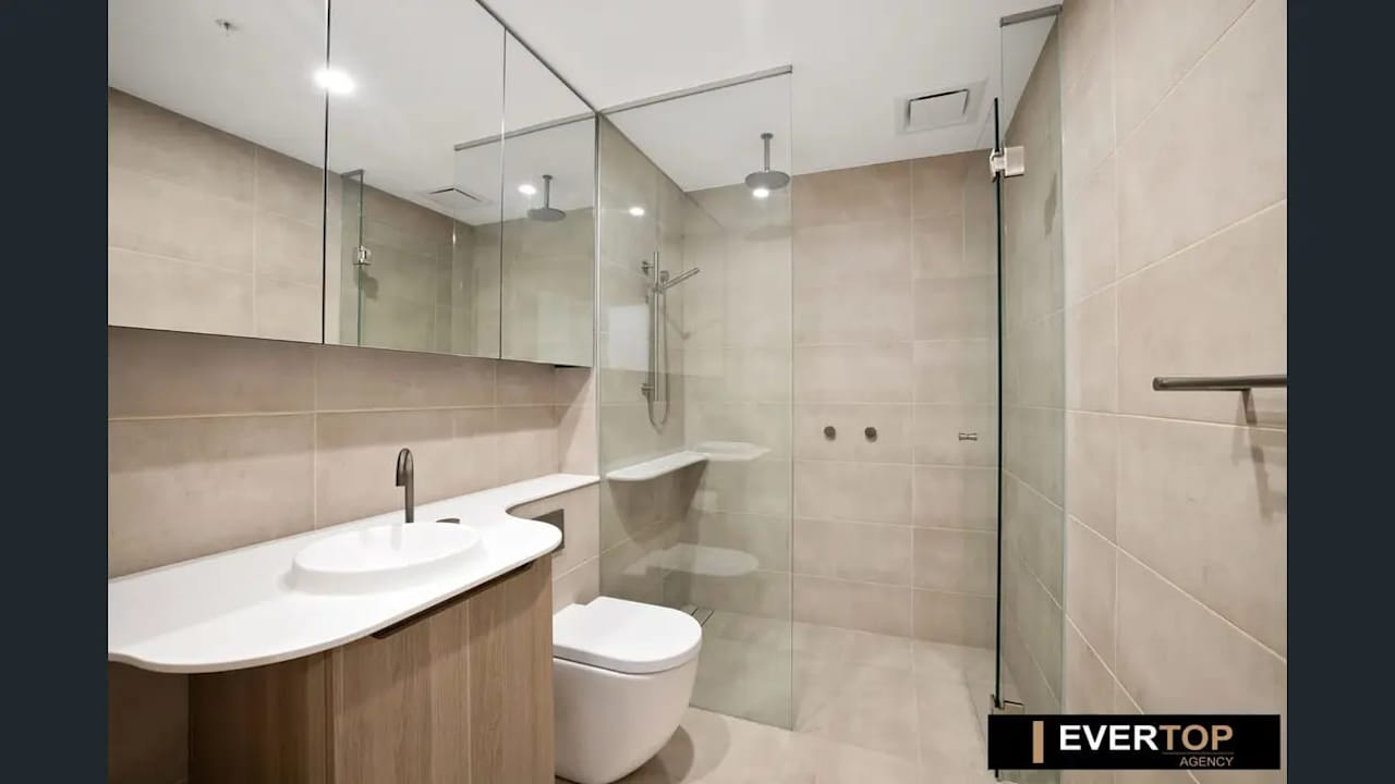 Furnished room with own bathroom