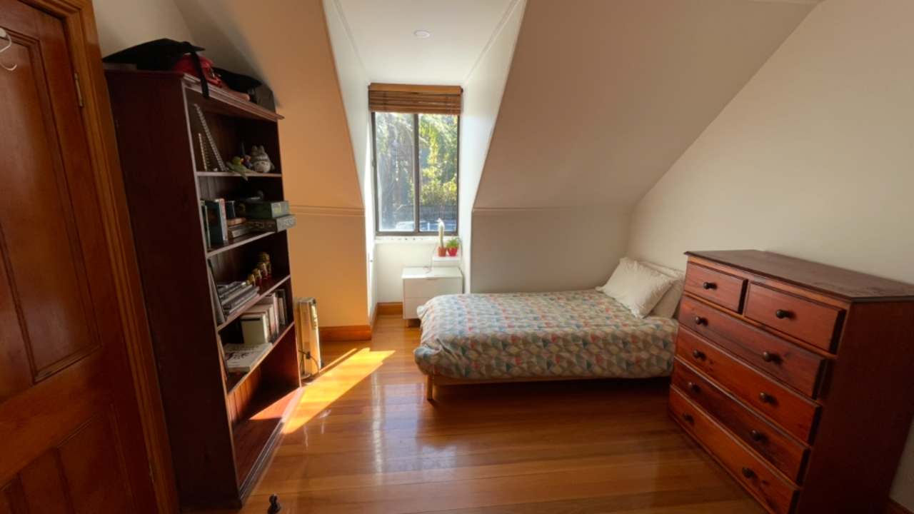 Room in a share house