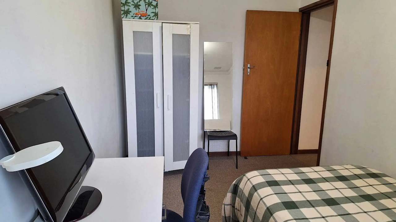 Furnished room in a flatshare