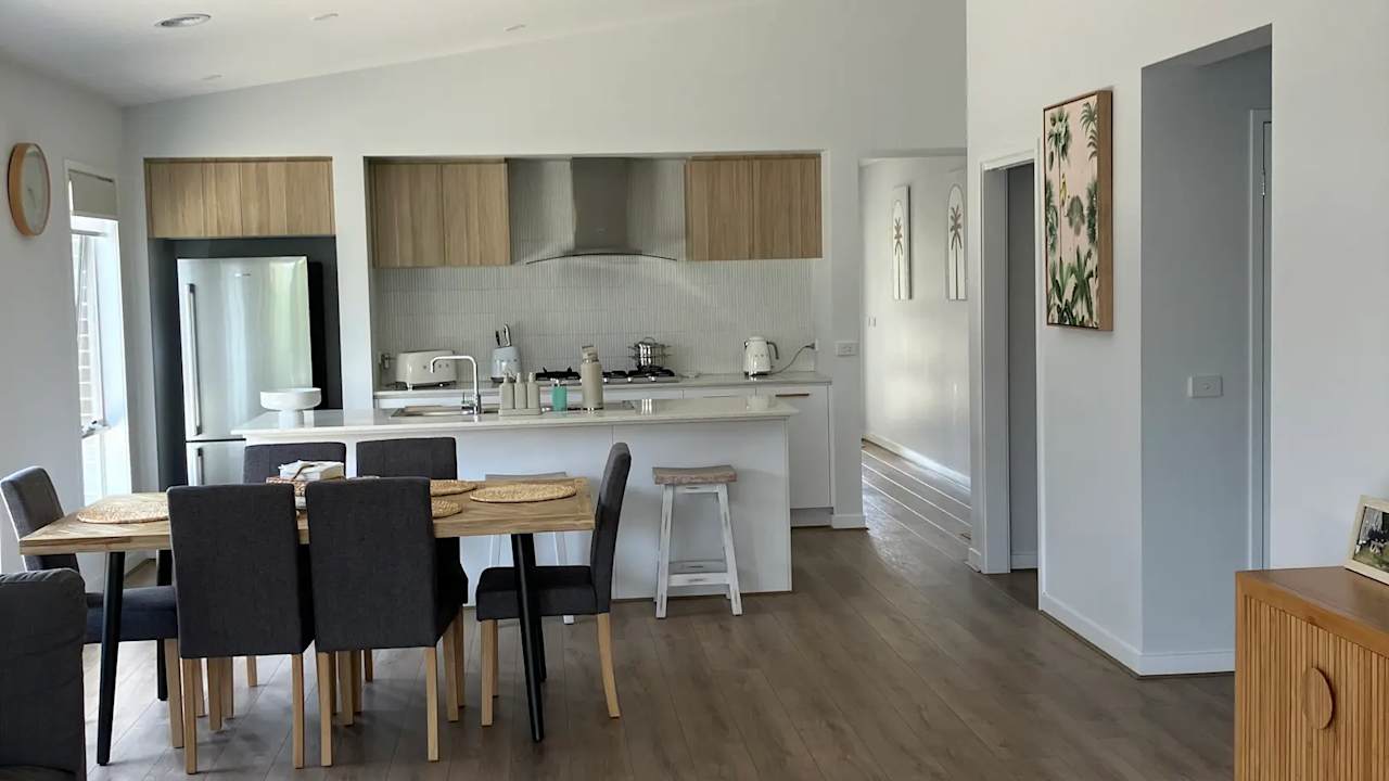 Furnished room in a share house