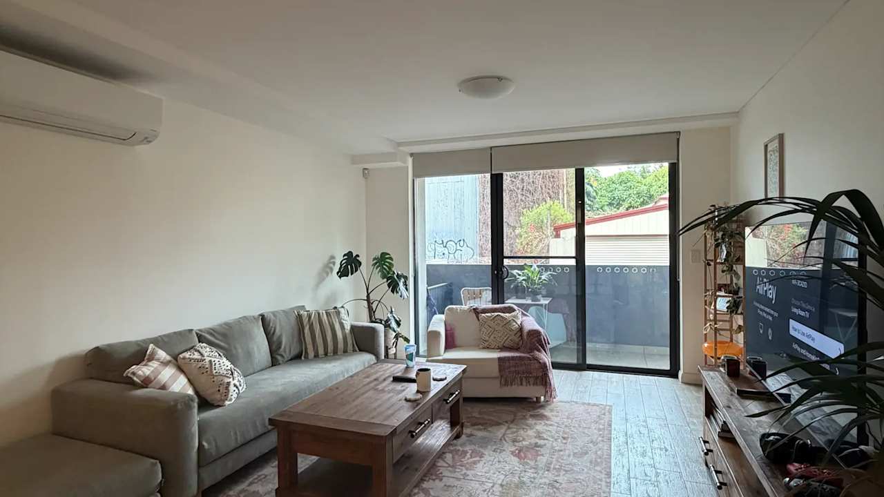 Whole property with 1 room for rent