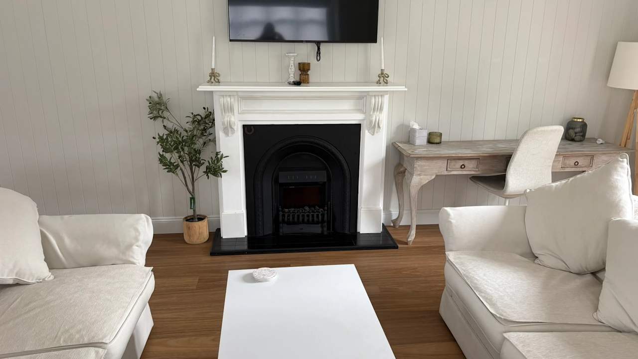 Whole property with 2 rooms for rent