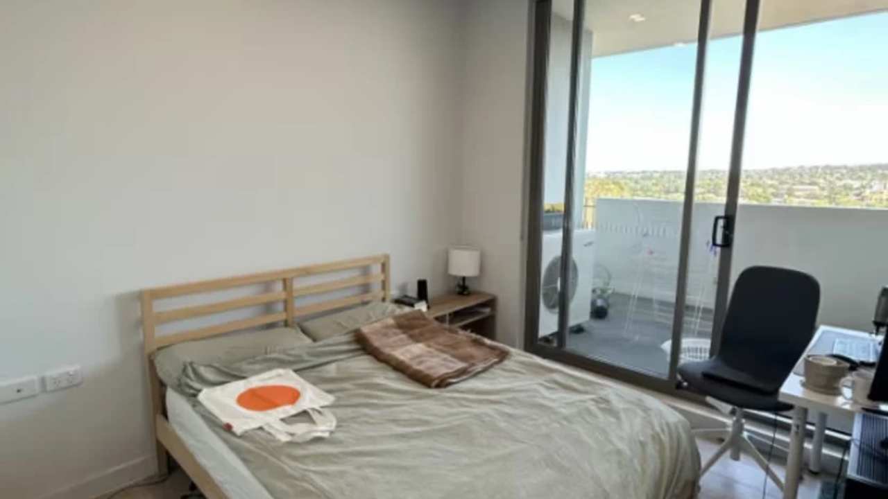 Unfurnished room in a flatshare