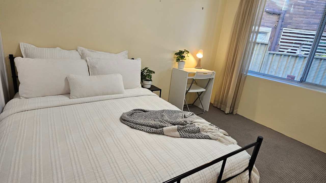 Furnished room in a flatshare