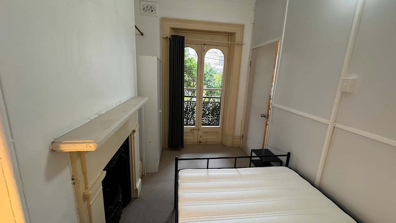 Furnished room in a flatshare