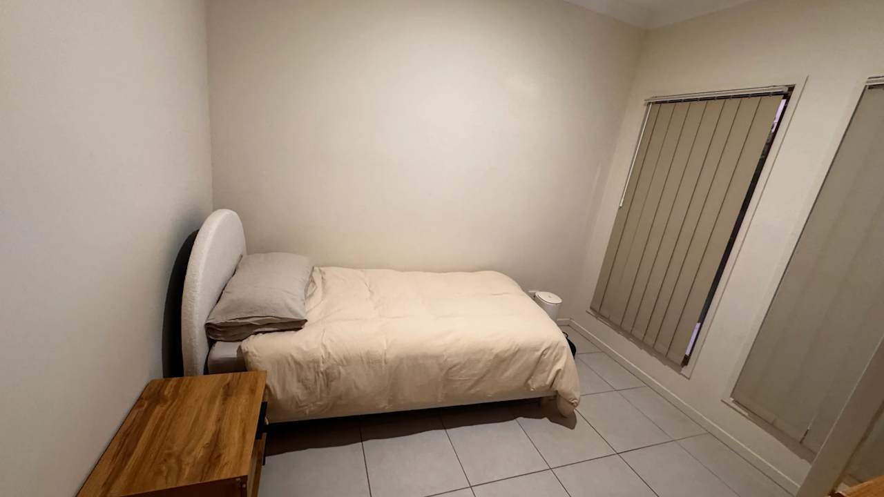 Room in a share house