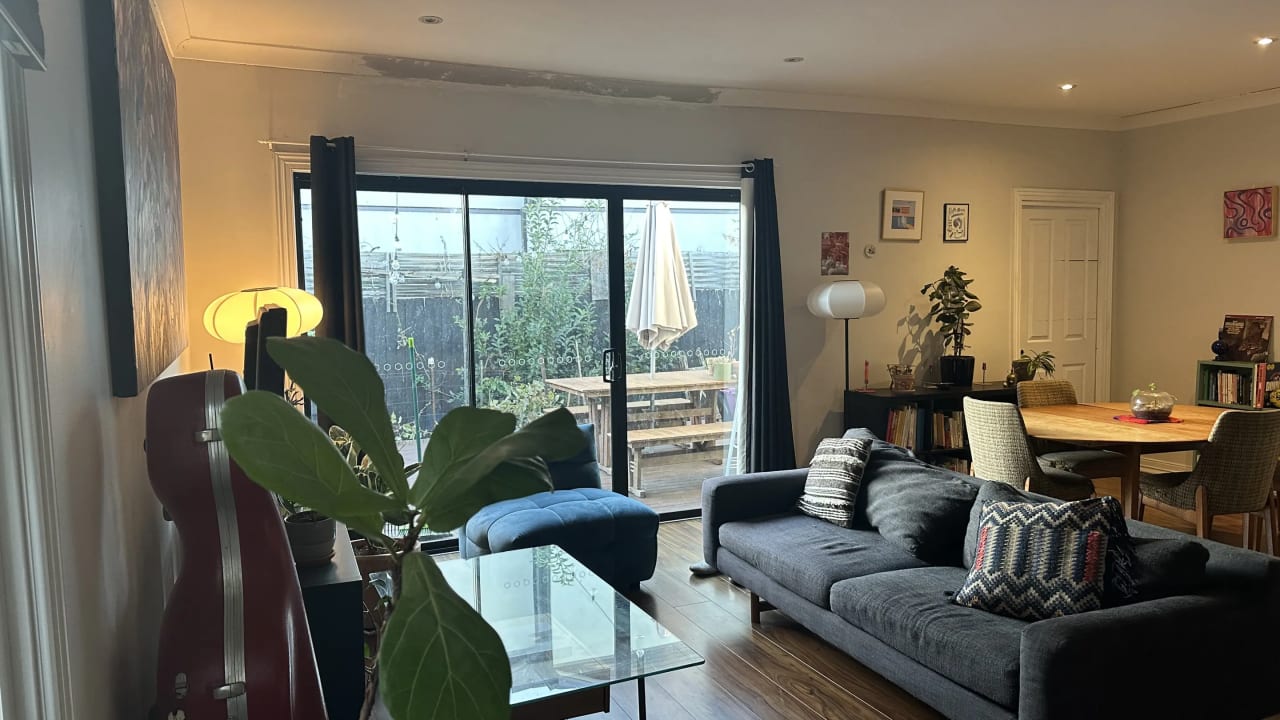 Room in a share house