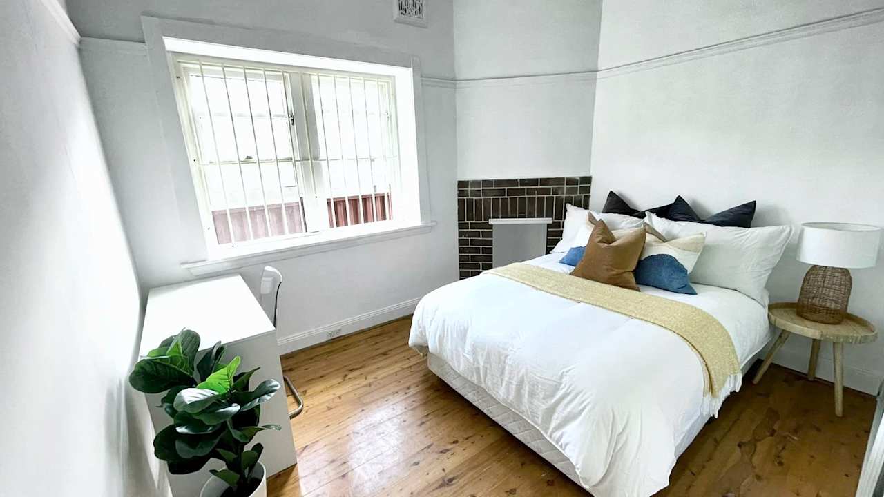 Room in a share house