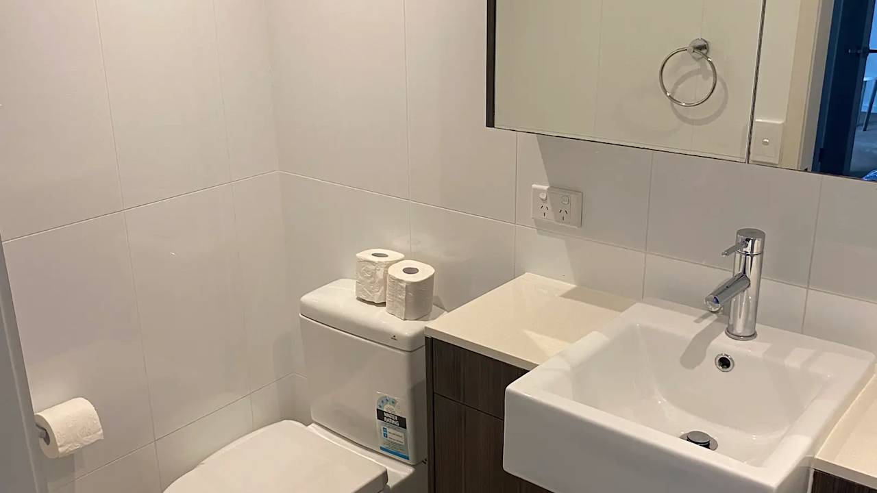 Furnished room with ensuite in a flatshare