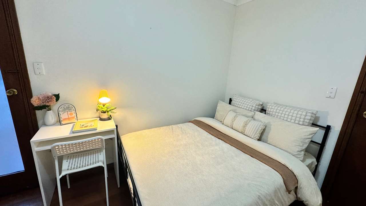 Furnished room in a flatshare