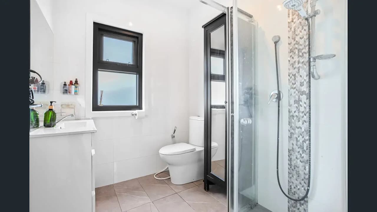 Whole property with 3 rooms for rent
