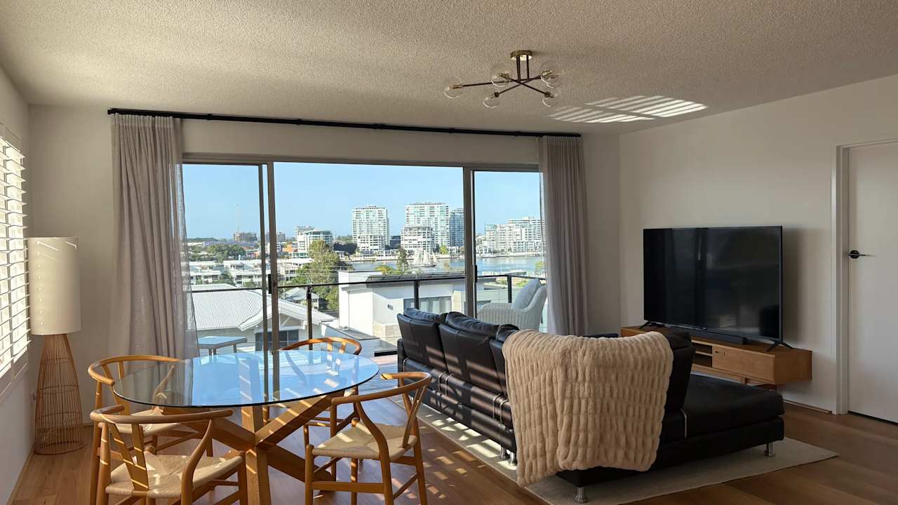 Furnished room in a flatshare