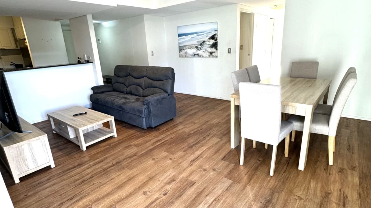 Furnished room with ensuite in a flatshare