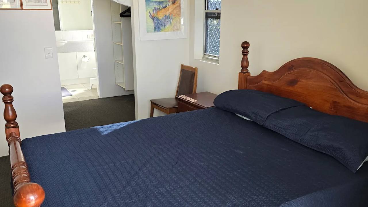 Furnished room with ensuite in a flatshare