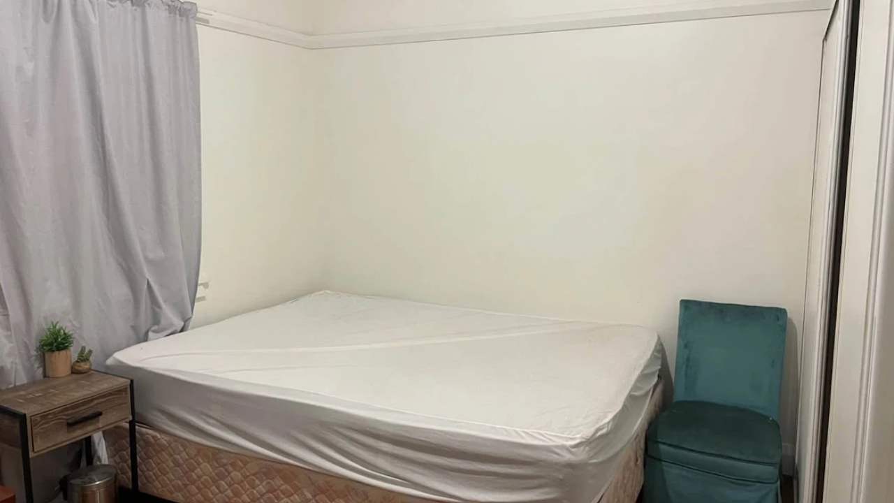 Room in a share house