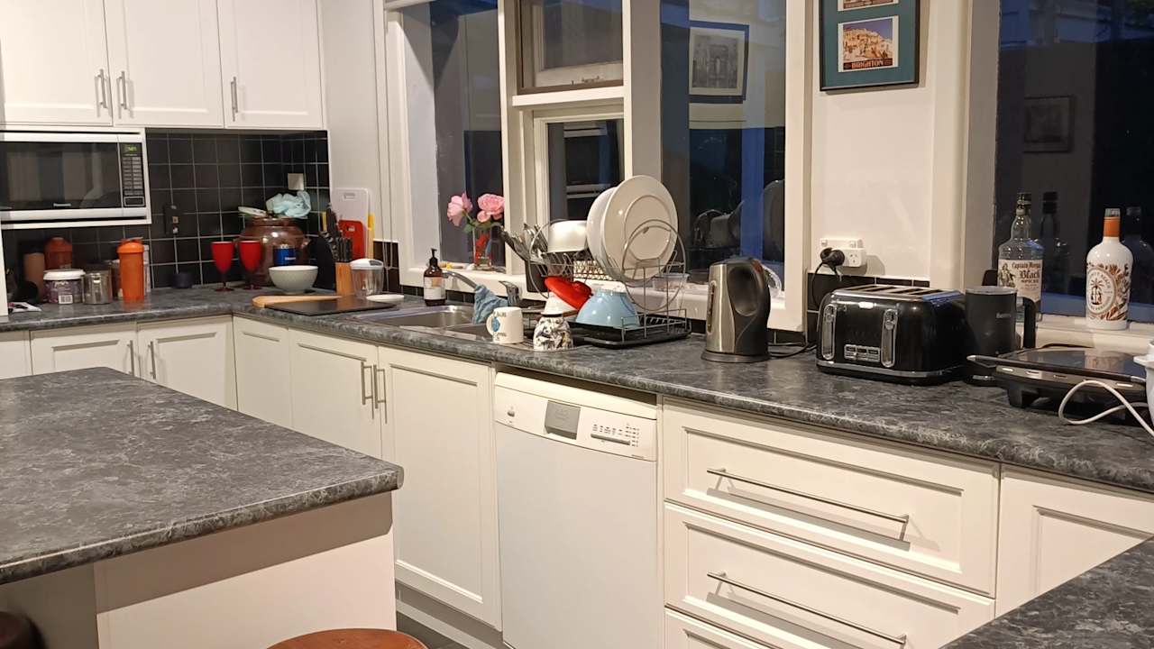 Room in a share house
