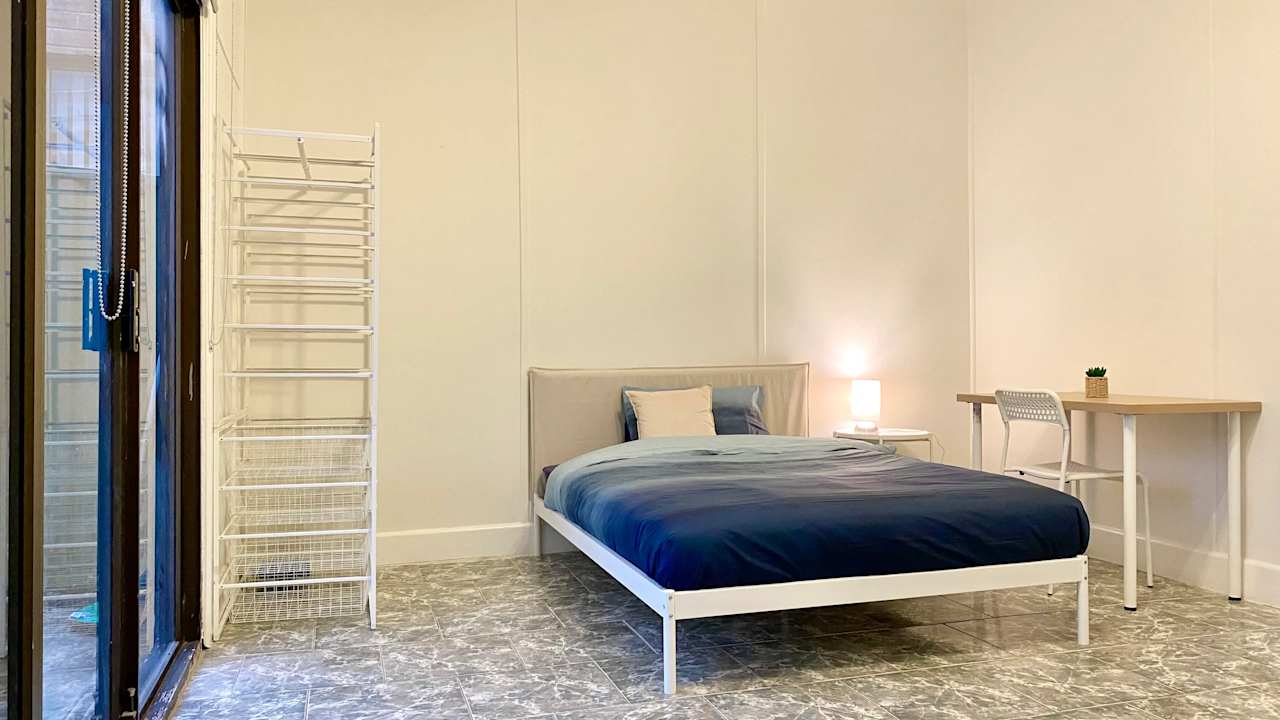 Furnished room in a share house
