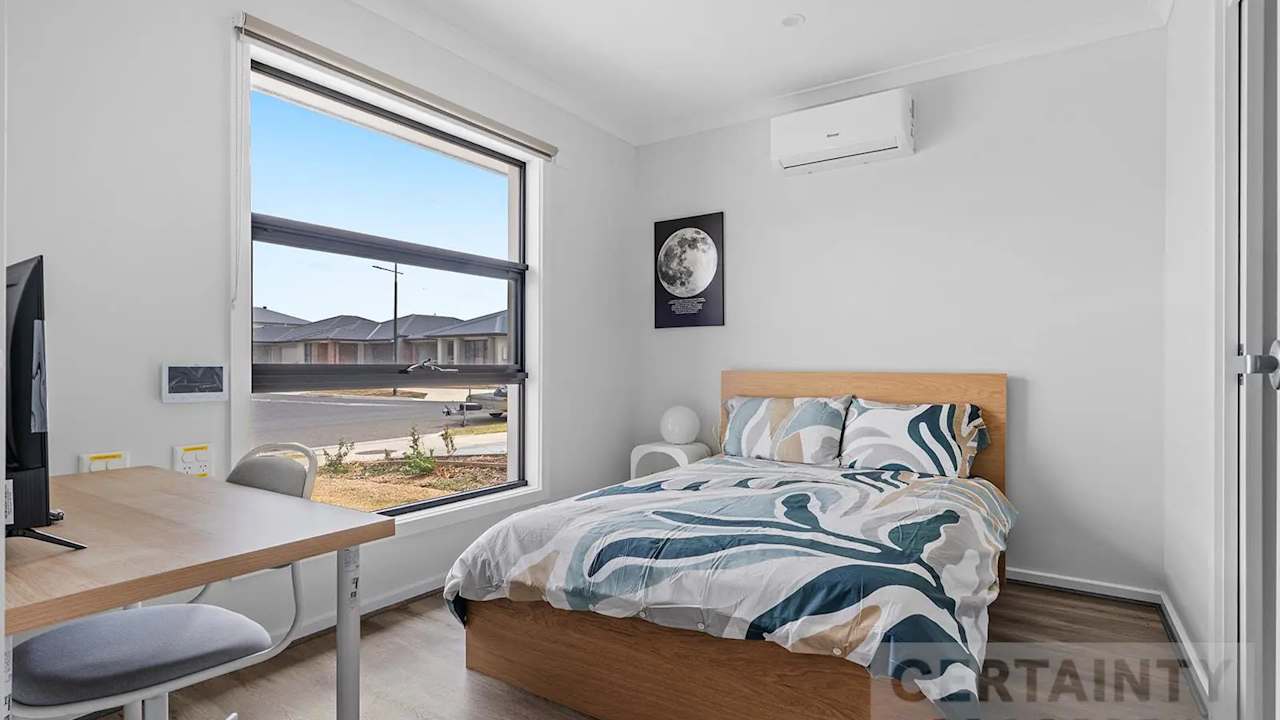 Furnished room with ensuite in a share house