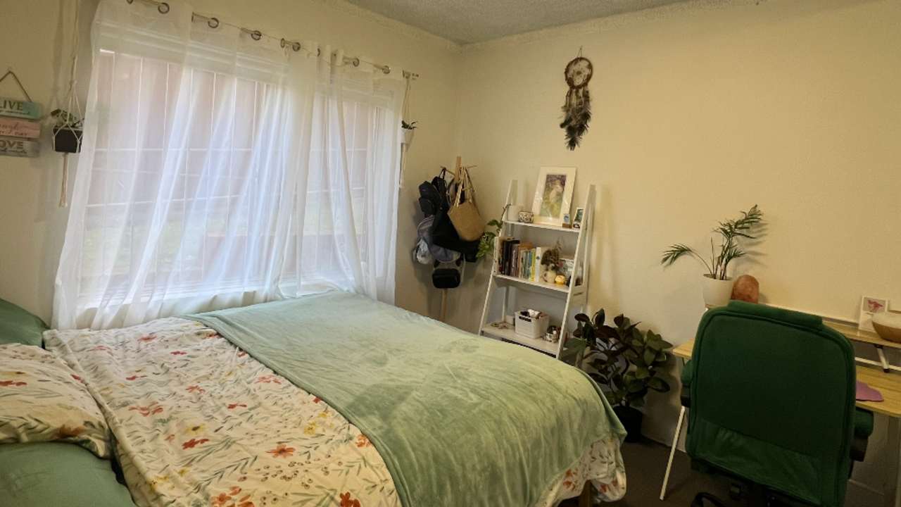 Furnished room in a flatshare