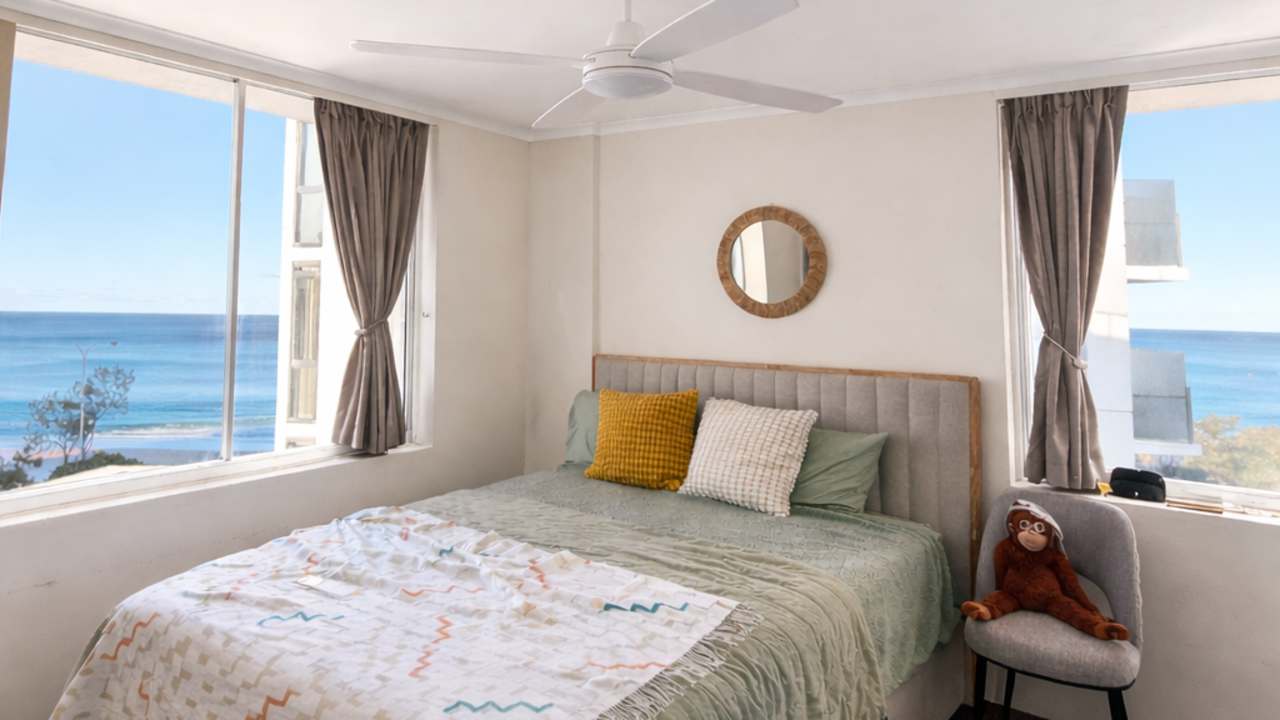 Furnished room with ensuite in a flatshare