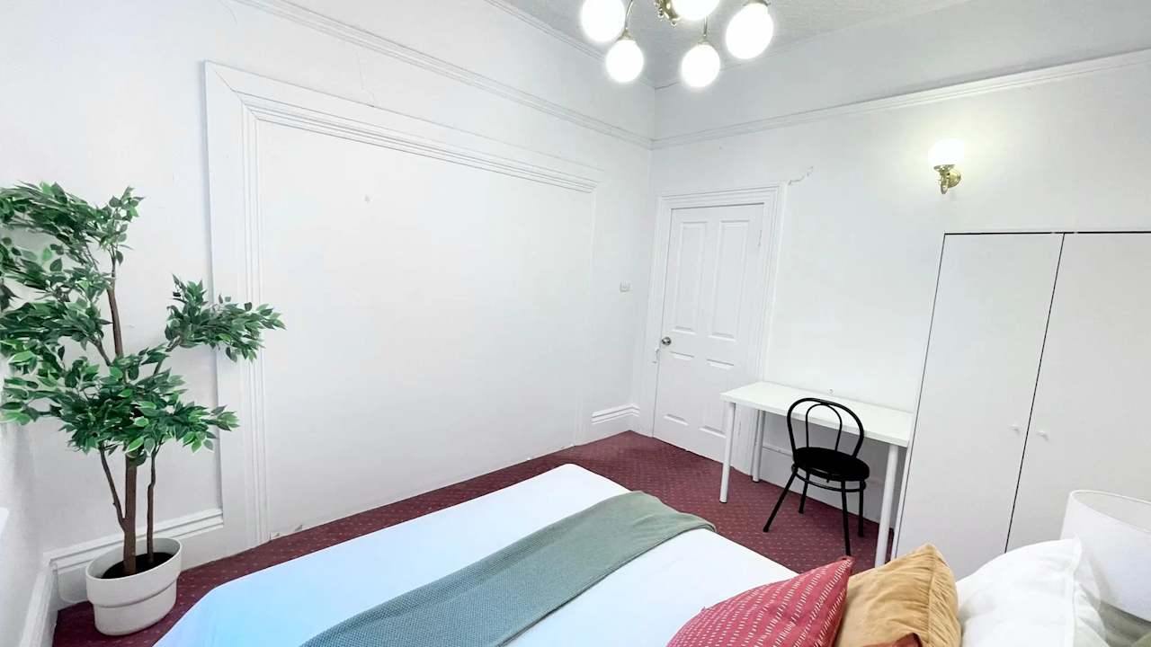 Room in a share house