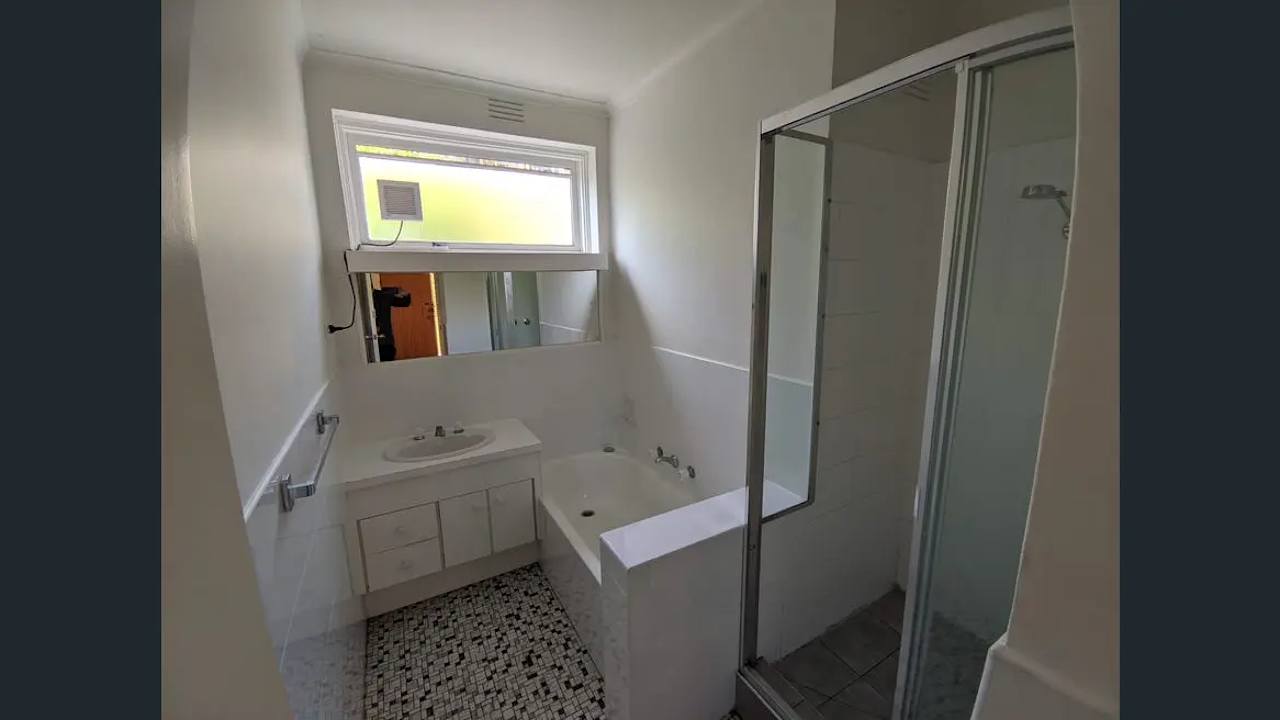 Unfurnished room in a flatshare