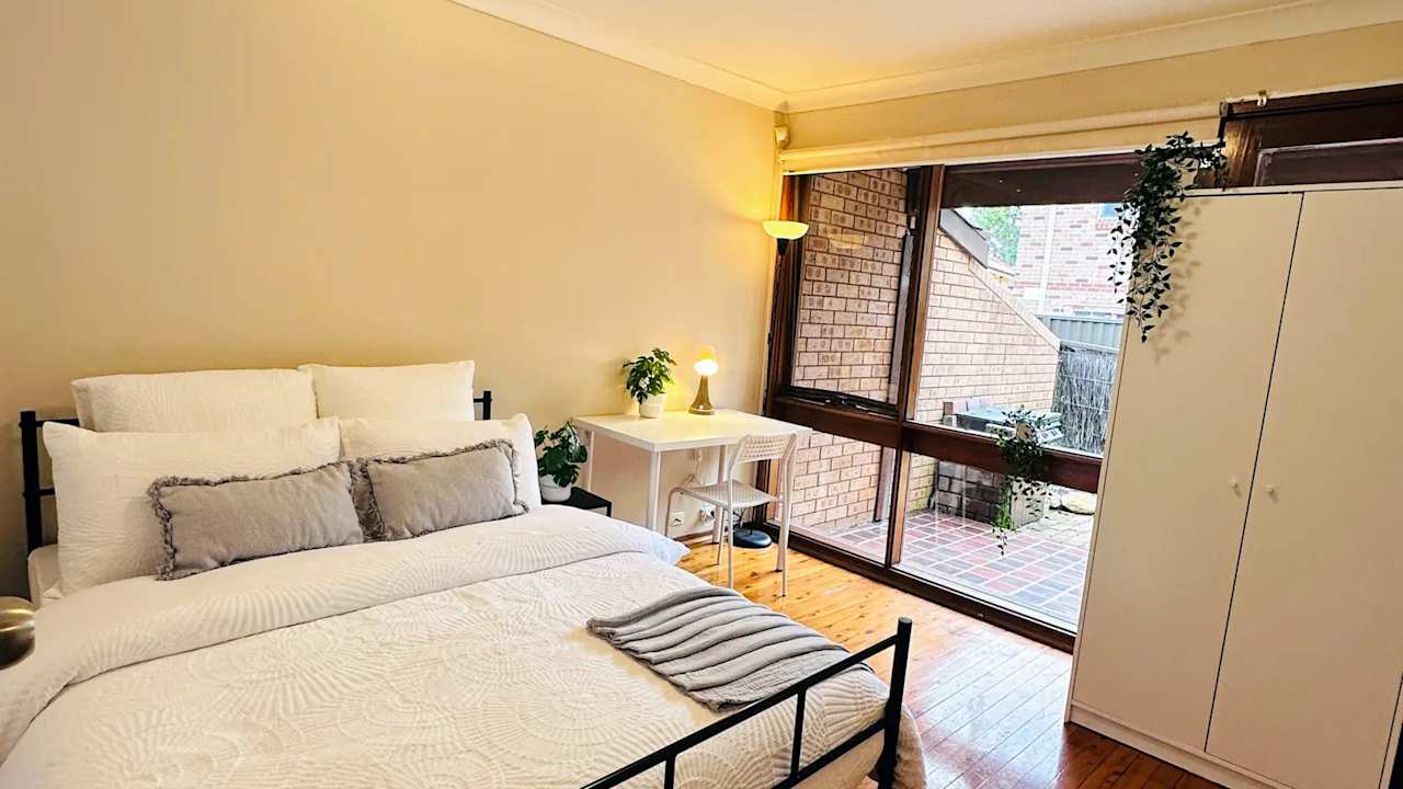 Furnished room in a flatshare