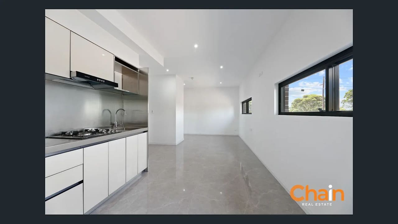 Unfurnished room studio flat for rent