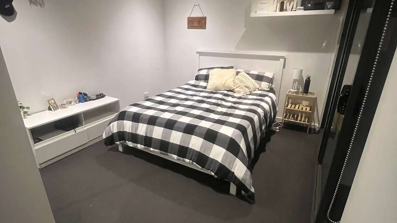 Unfurnished room with own bathroom