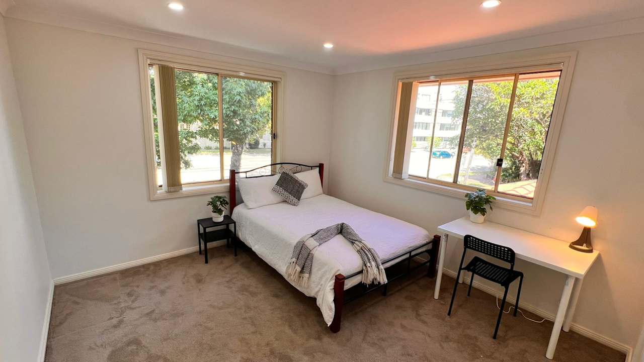 Furnished room in a flatshare
