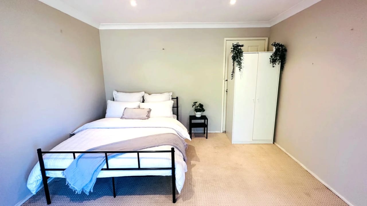 Furnished room in a share house