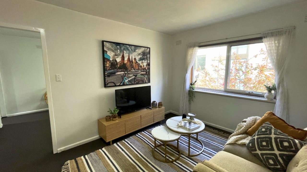 Whole property with 1 room for rent