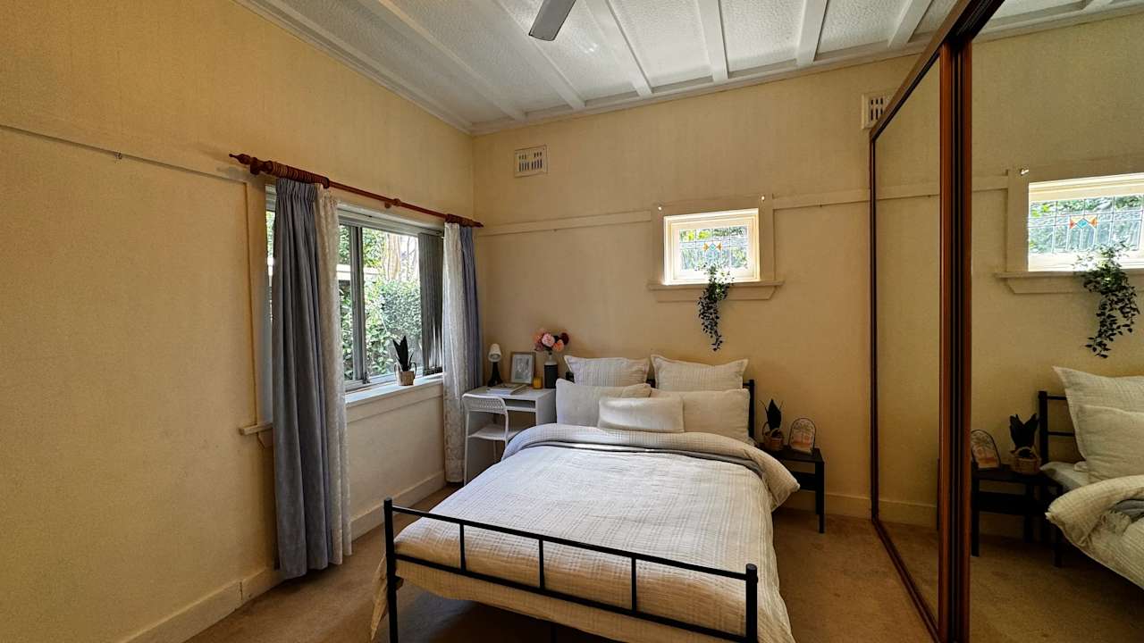 Furnished room in a flatshare