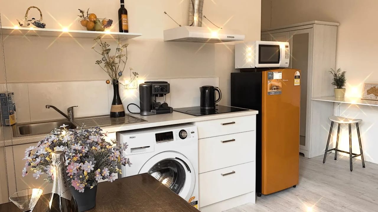 Whole property with 1 room for rent