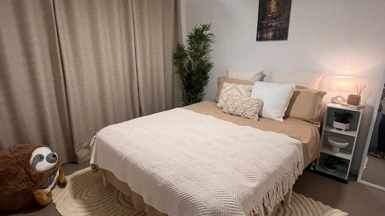 Furnished room in a share house