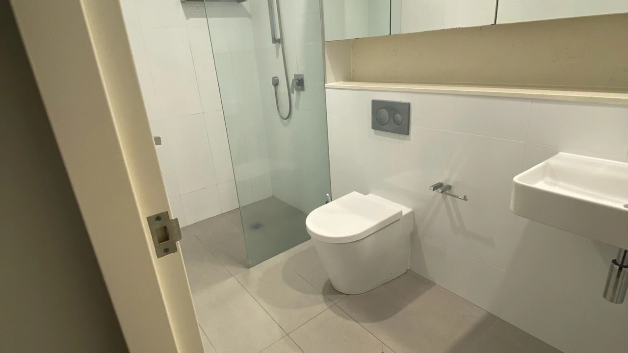 Furnished room with ensuite in a flatshare