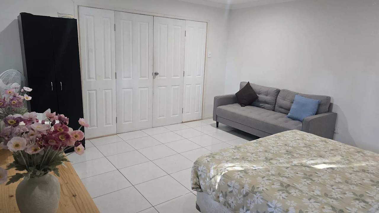 Furnished room in a share house