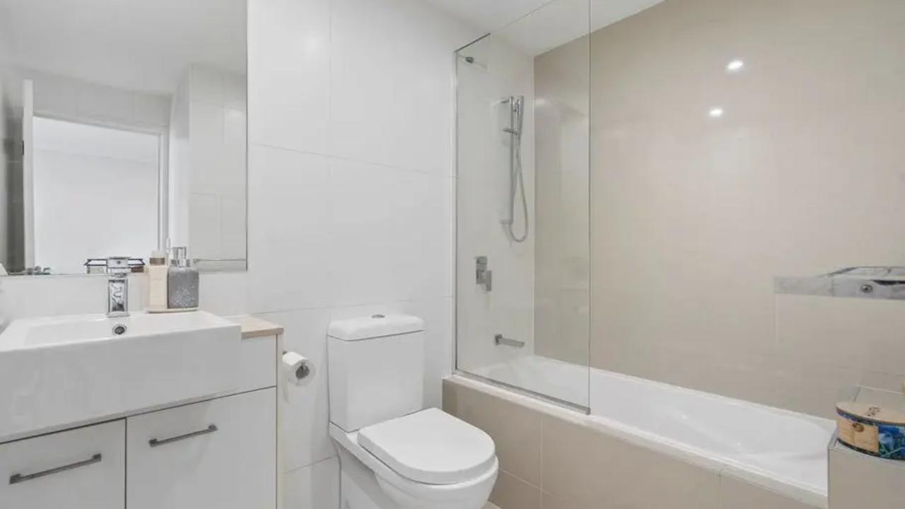 Unfurnished room with own bathroom