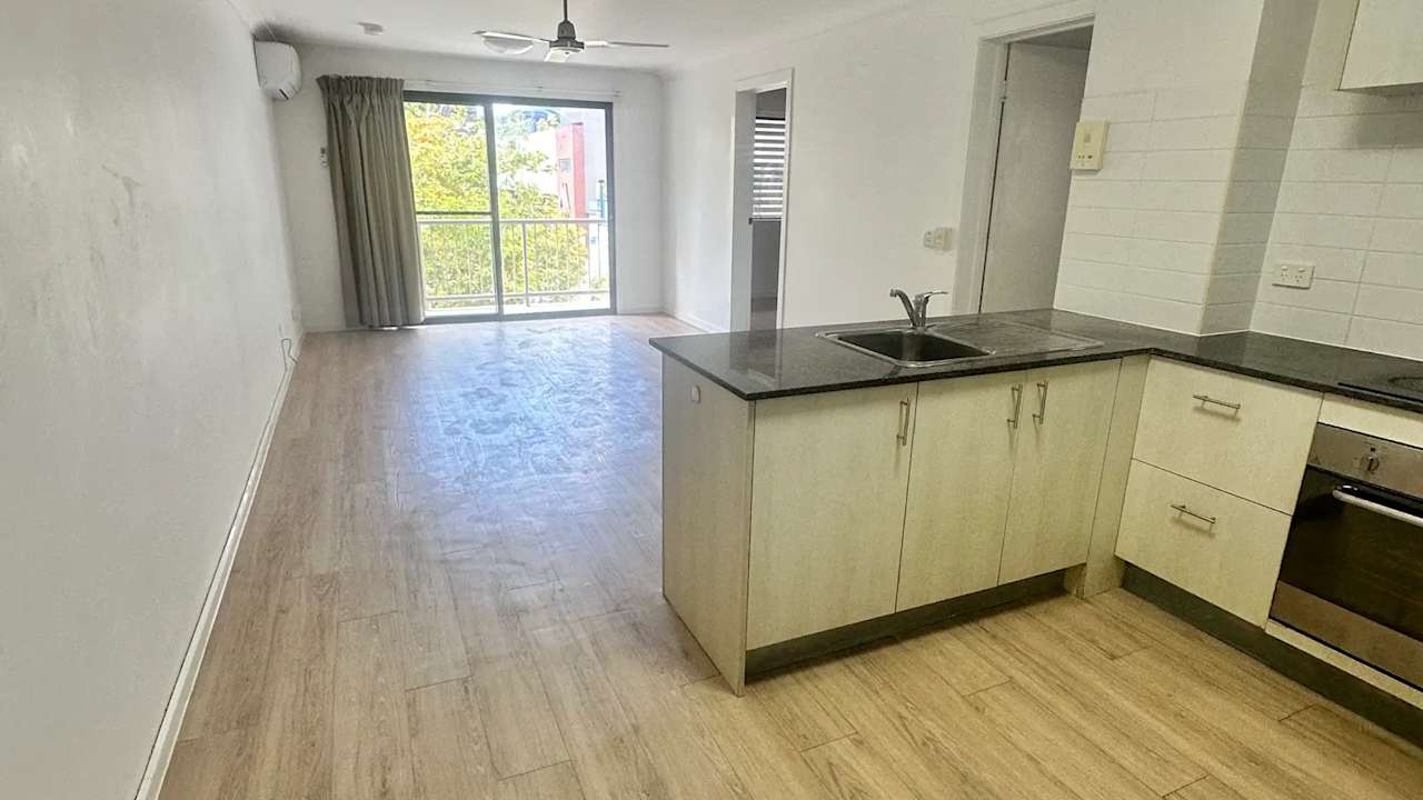 Unfurnished room studio flat for rent