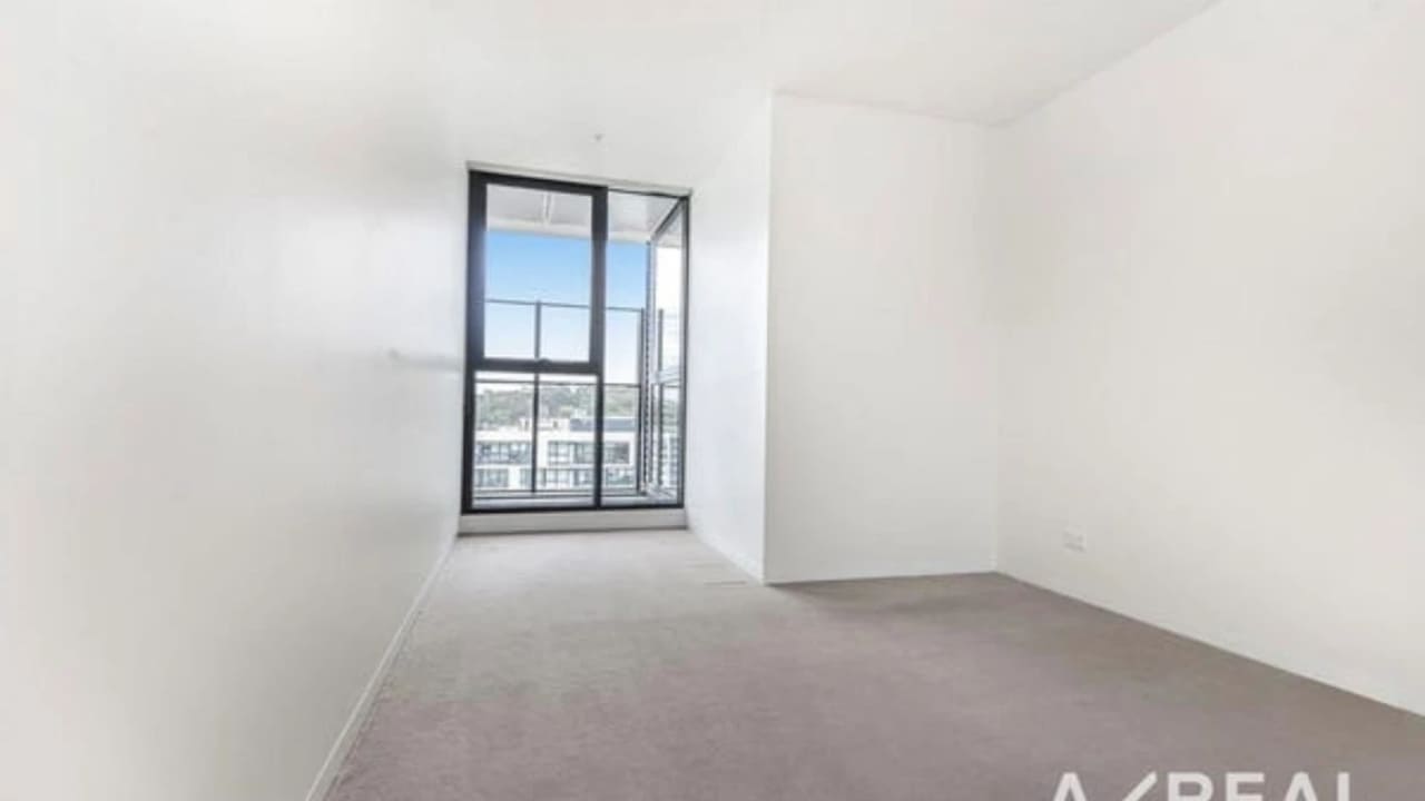 Unfurnished room with own bathroom