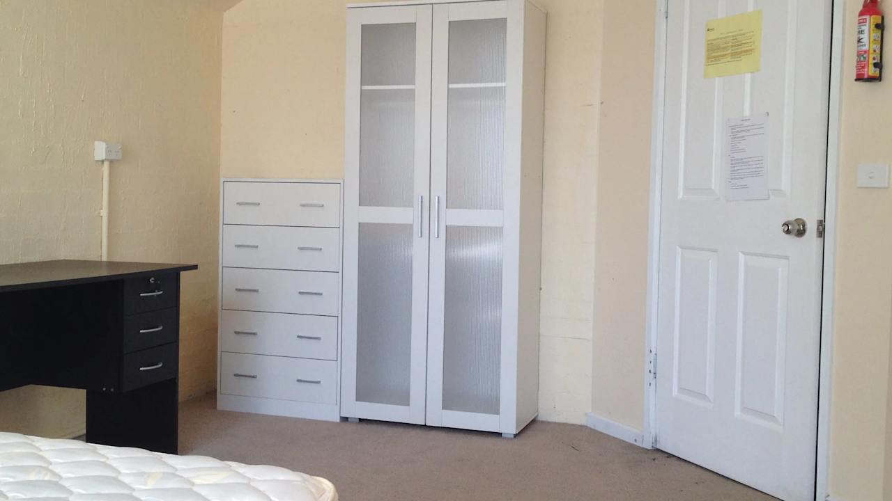 Unfurnished room in a share house