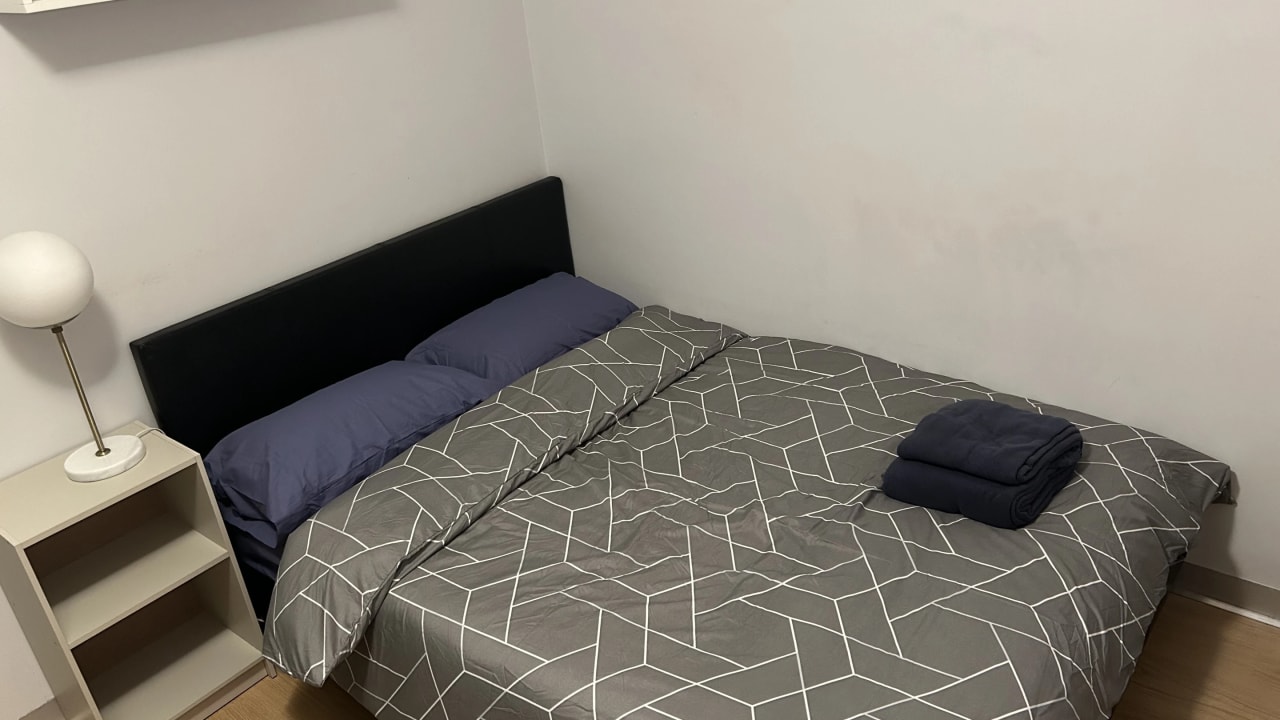 Furnished room in a flatshare