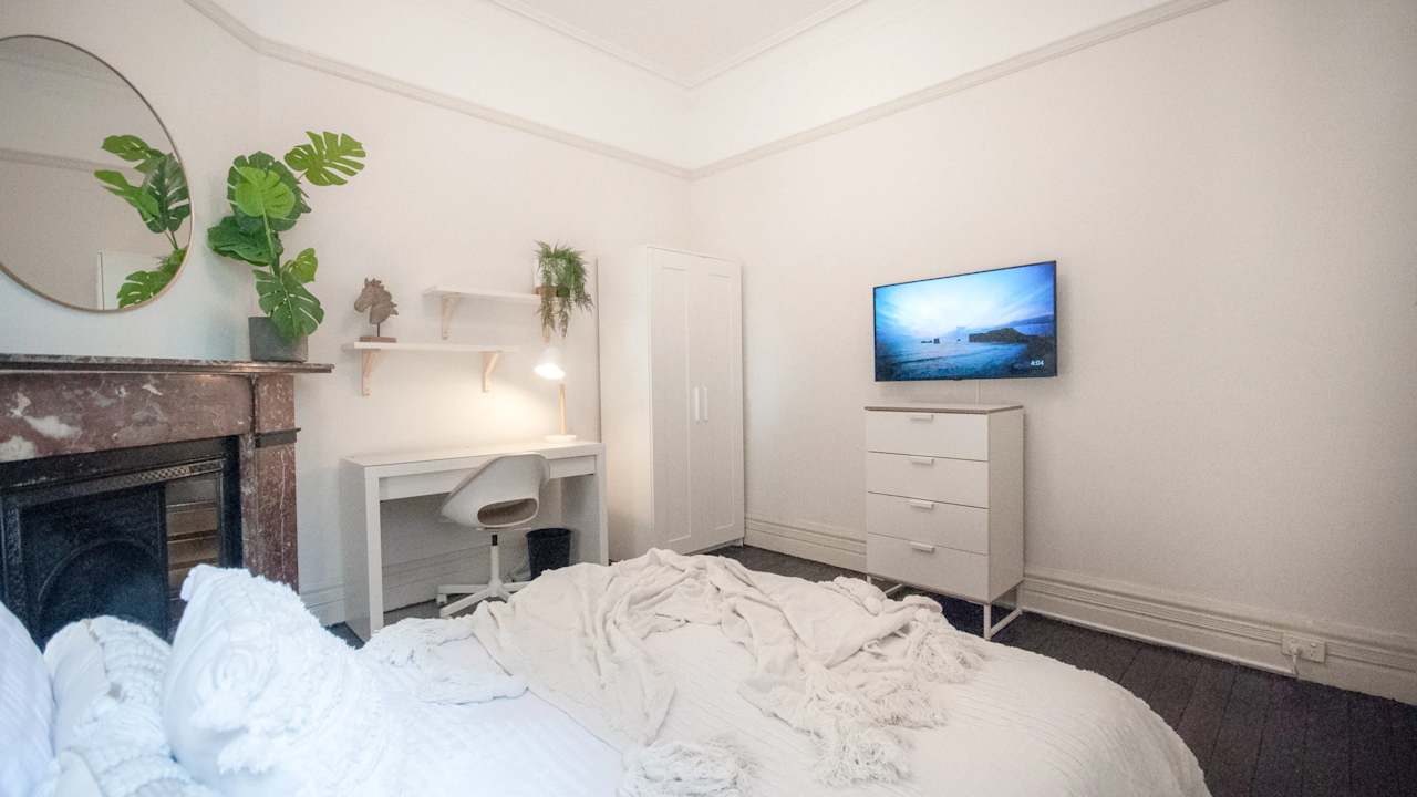 Furnished room in a share house