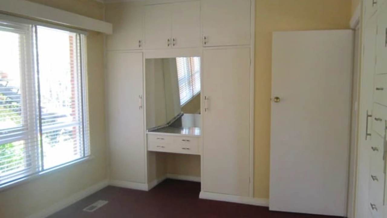 Unfurnished room in a flatshare
