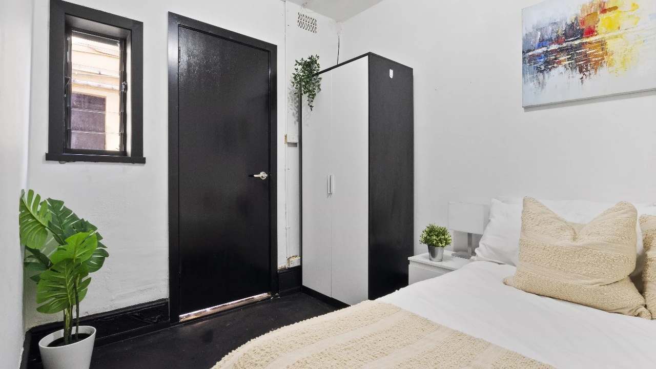 Furnished room in a share house