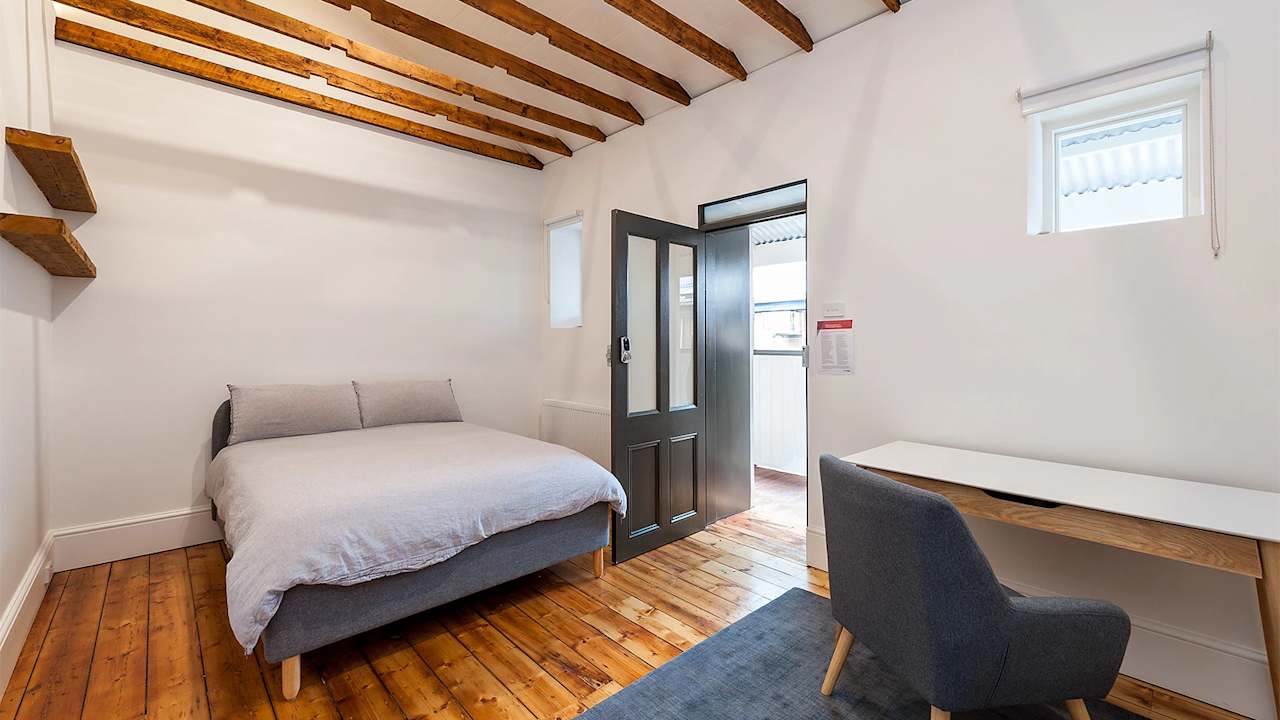 Furnished room in a share house