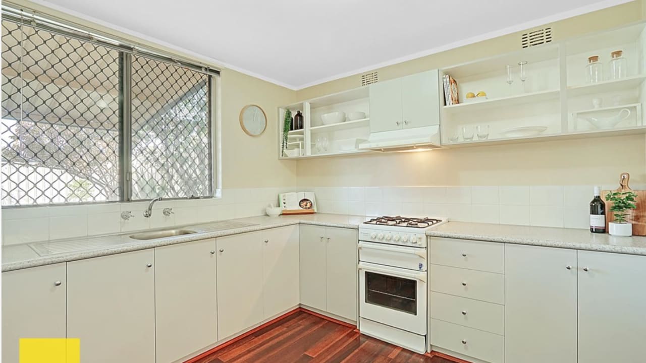 Room in a share house